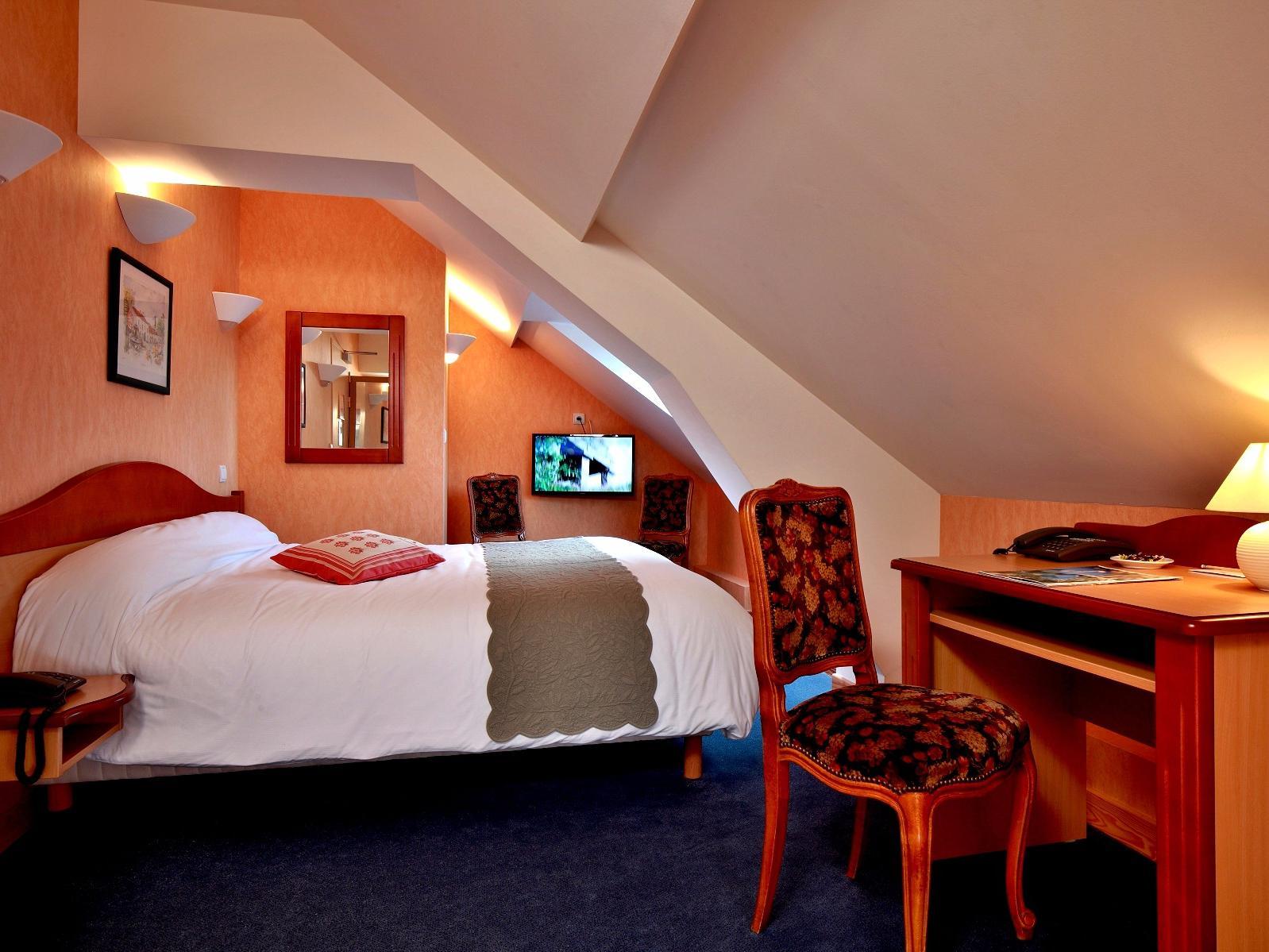 Logis Hotel & Restaurant Des Lacs Celles-sur-Plaine 外观 照片
