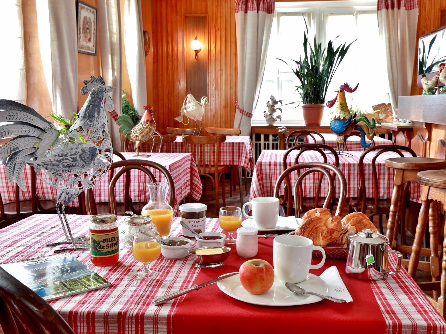 Logis Hotel & Restaurant Des Lacs Celles-sur-Plaine 外观 照片