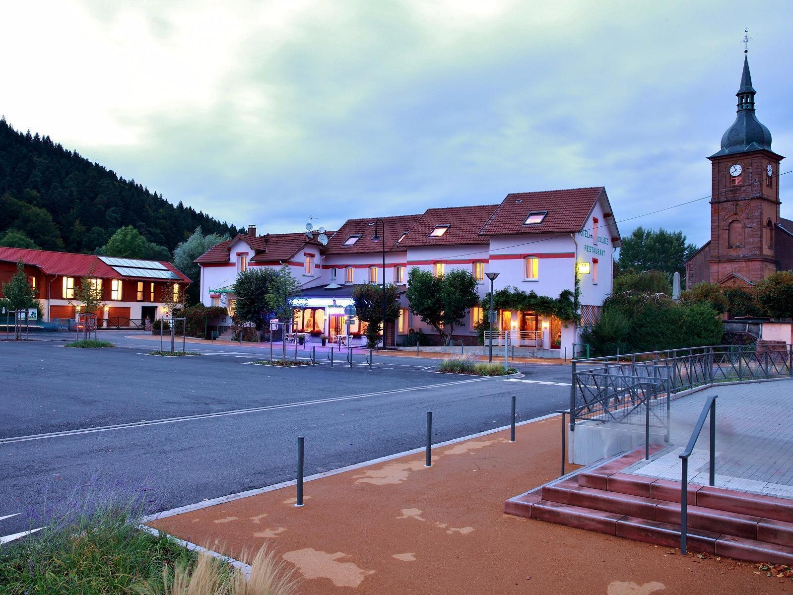 Logis Hotel & Restaurant Des Lacs Celles-sur-Plaine 外观 照片