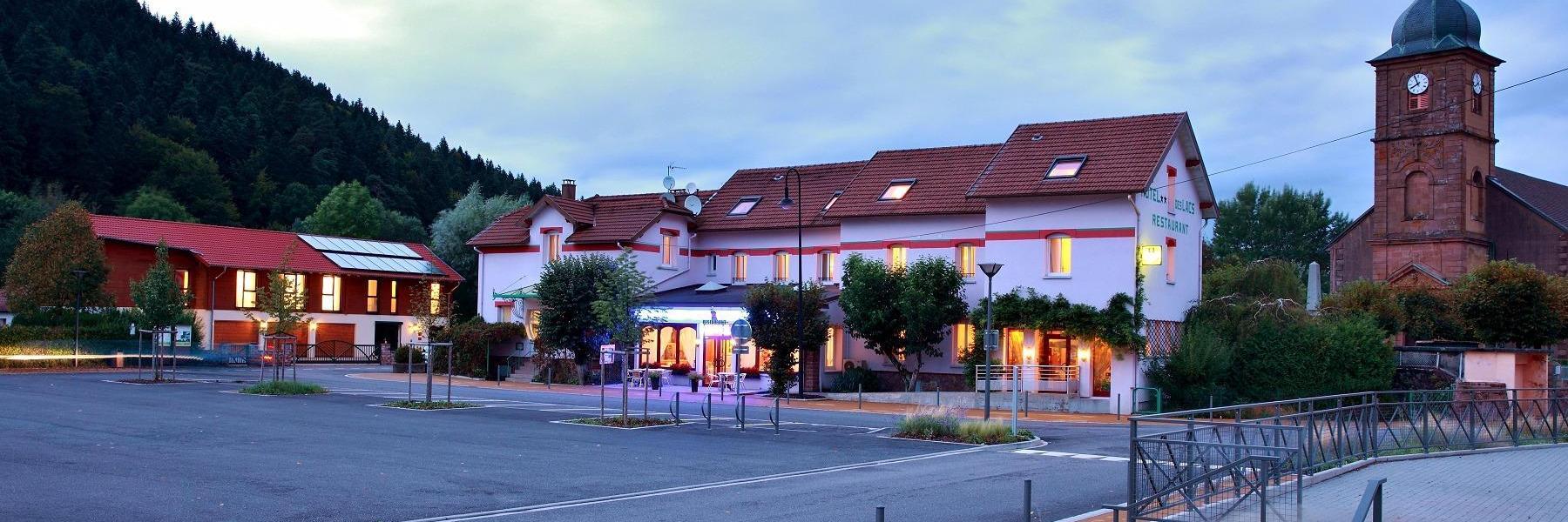 Logis Hotel & Restaurant Des Lacs Celles-sur-Plaine 外观 照片