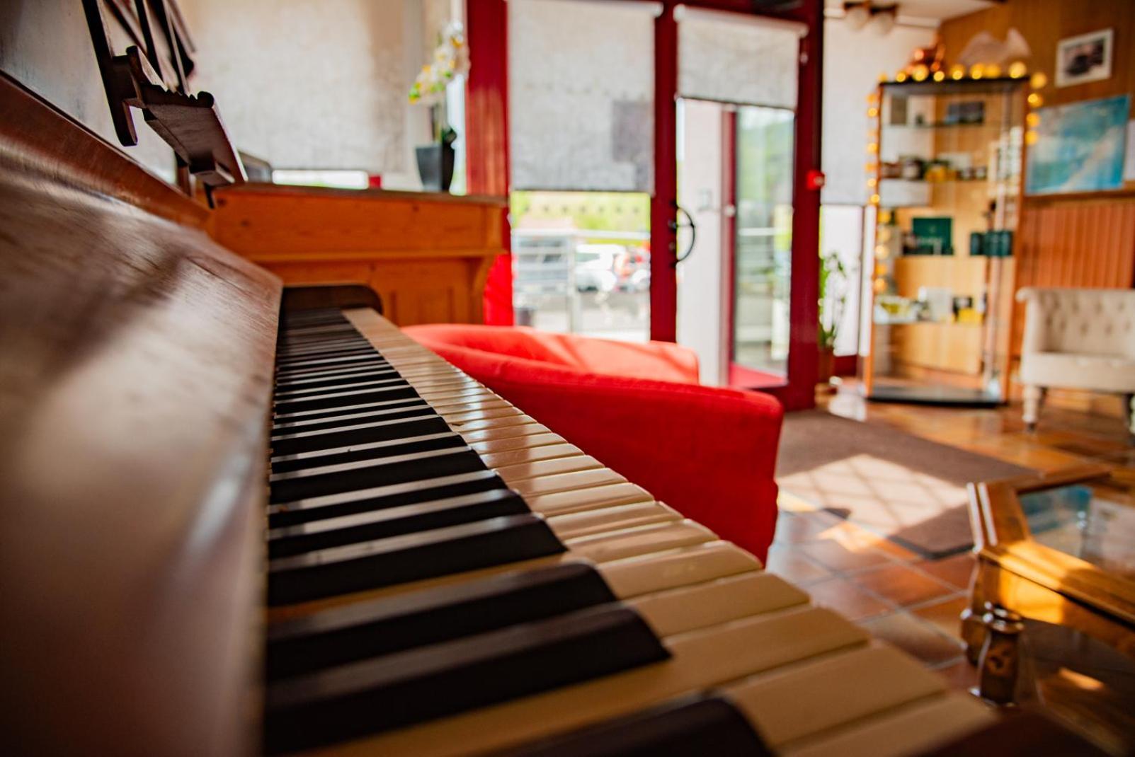 Logis Hotel & Restaurant Des Lacs Celles-sur-Plaine 外观 照片