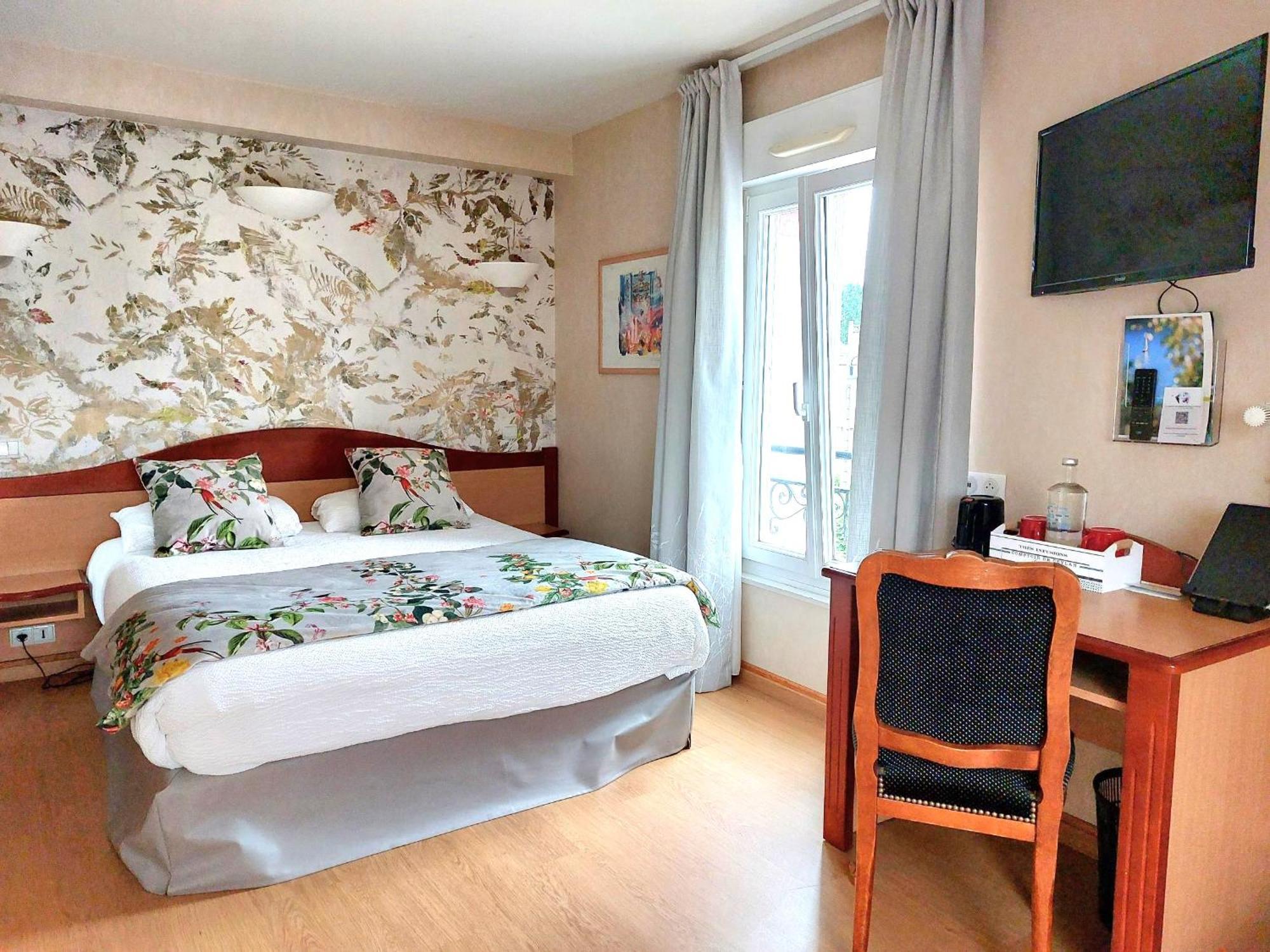 Logis Hotel & Restaurant Des Lacs Celles-sur-Plaine 外观 照片