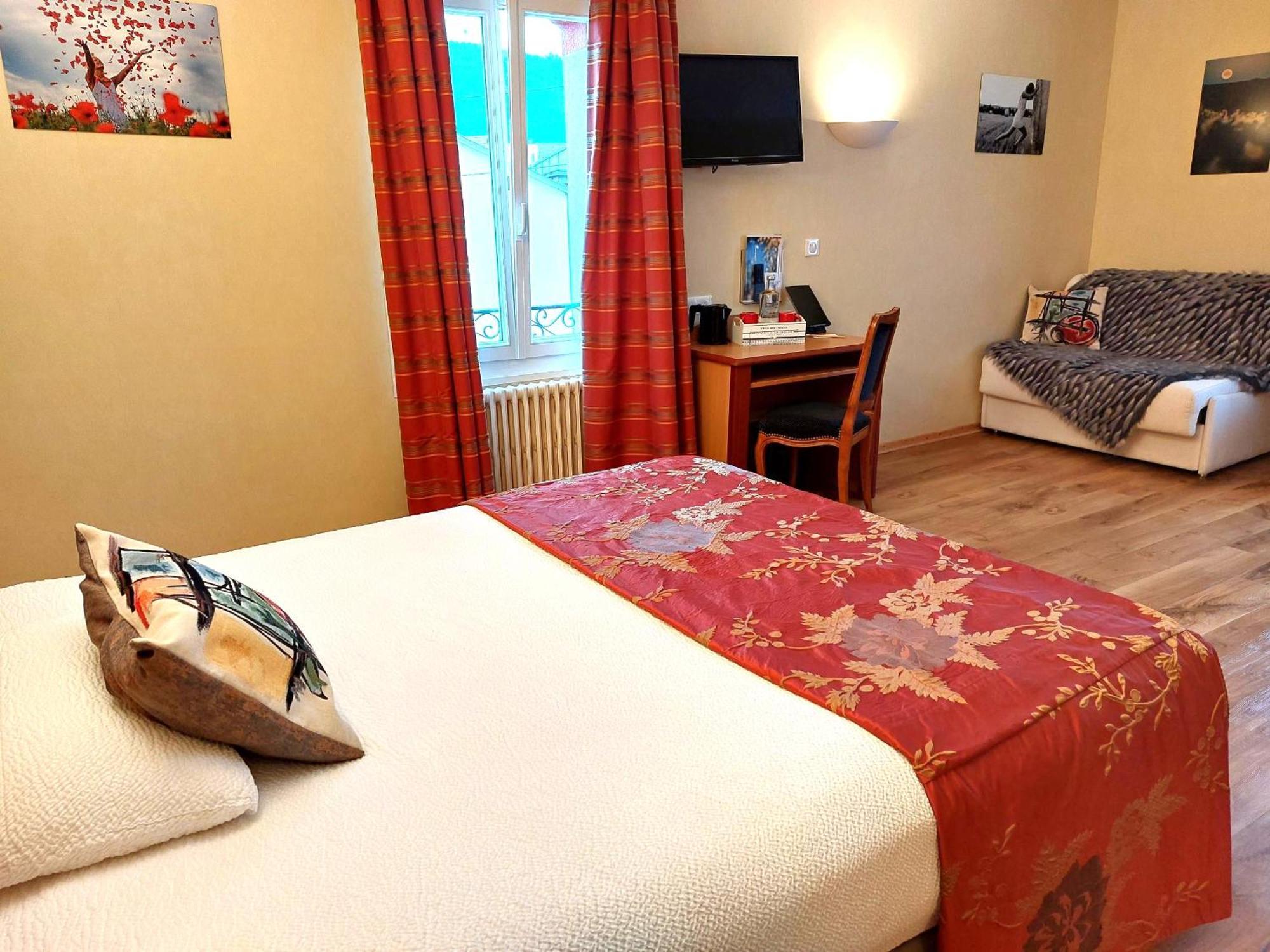 Logis Hotel & Restaurant Des Lacs Celles-sur-Plaine 外观 照片