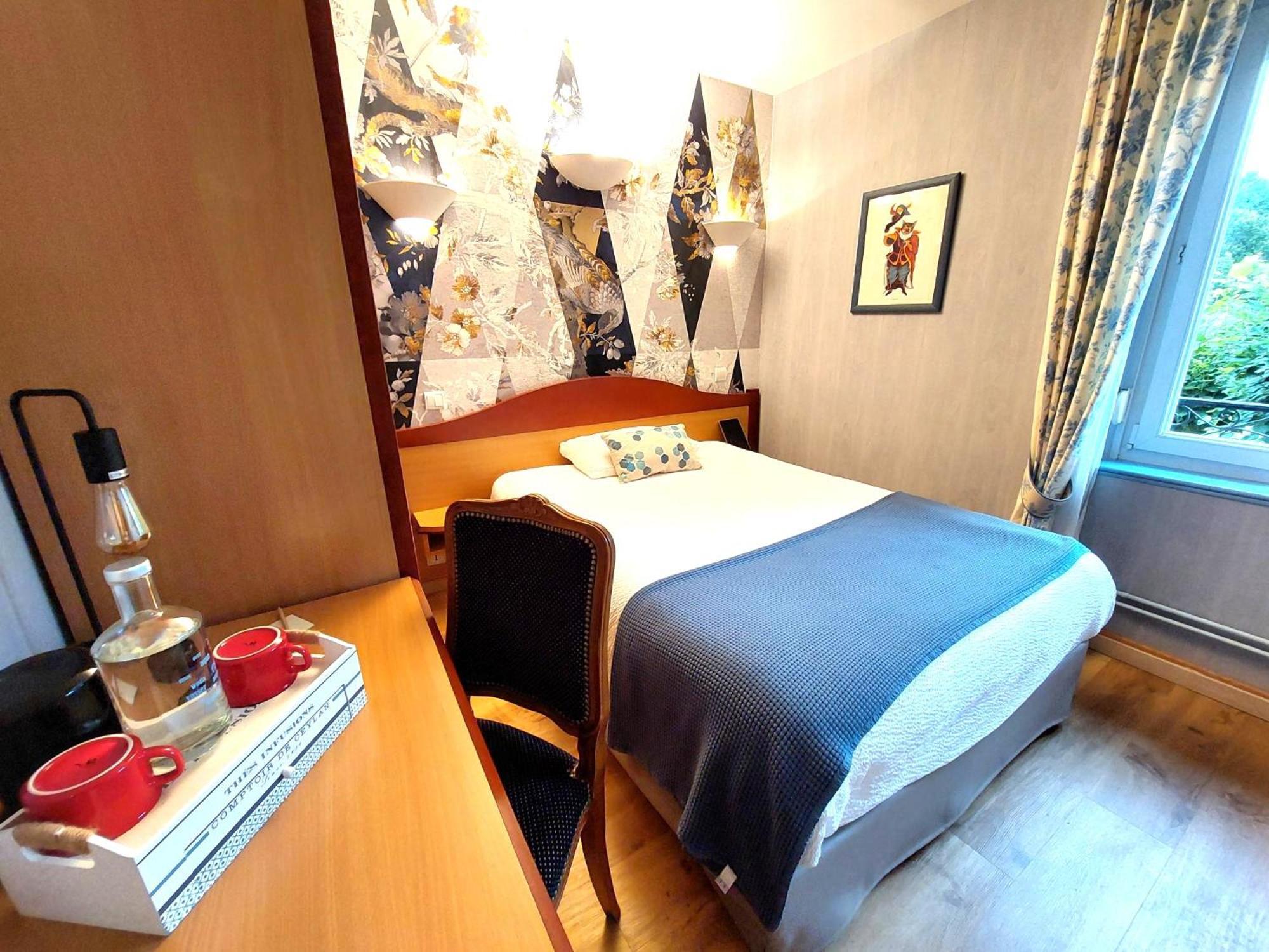 Logis Hotel & Restaurant Des Lacs Celles-sur-Plaine 外观 照片