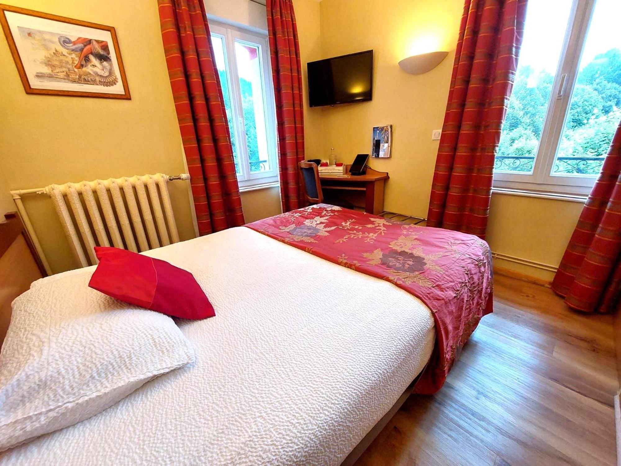 Logis Hotel & Restaurant Des Lacs Celles-sur-Plaine 外观 照片