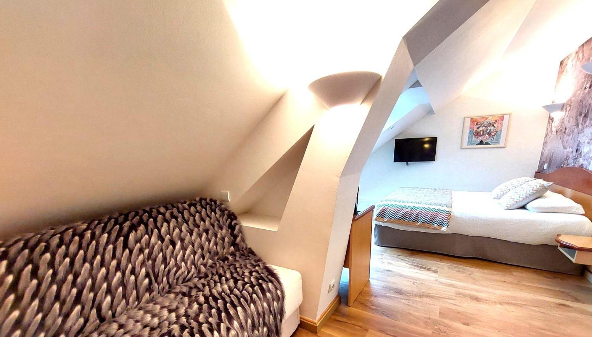Logis Hotel & Restaurant Des Lacs Celles-sur-Plaine 外观 照片