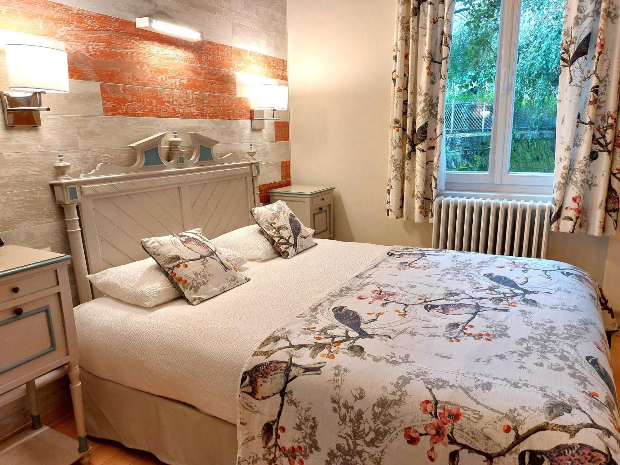 Logis Hotel & Restaurant Des Lacs Celles-sur-Plaine 外观 照片