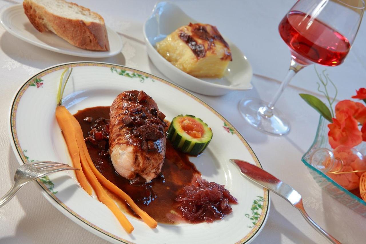 Logis Hotel & Restaurant Des Lacs Celles-sur-Plaine 外观 照片